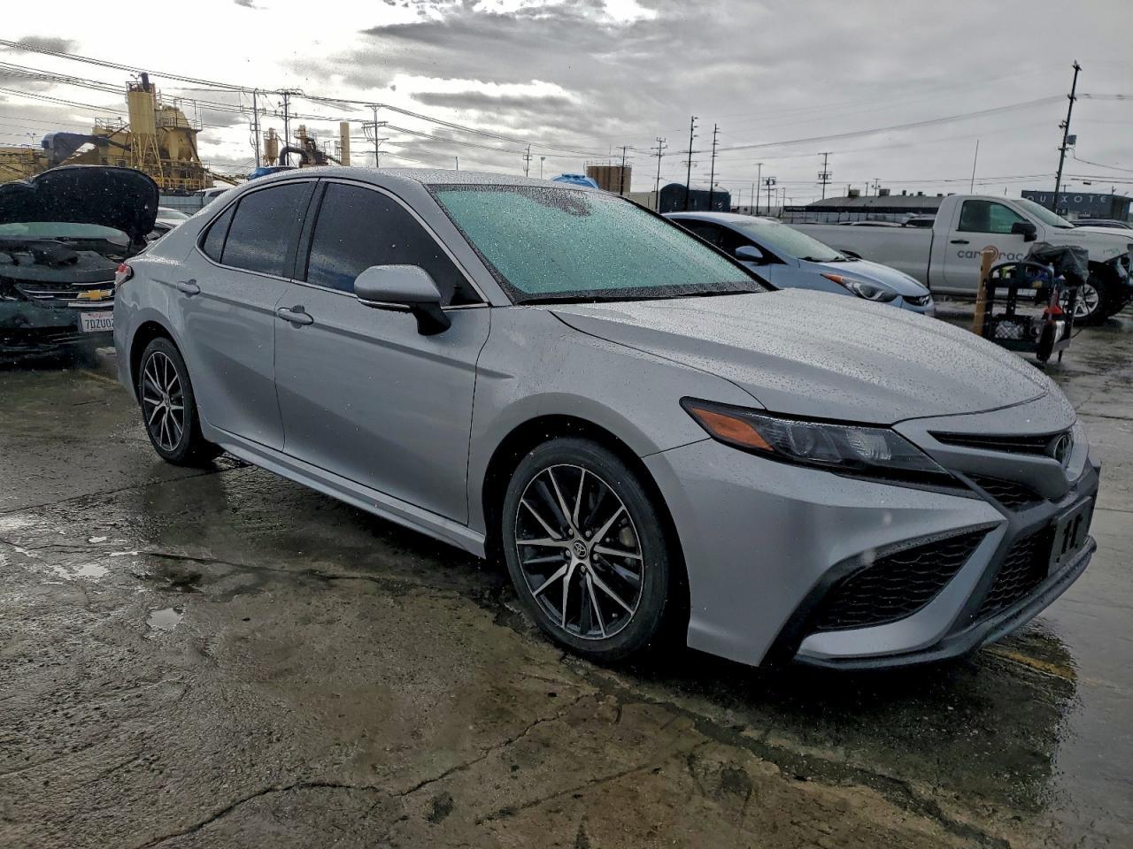 2022 Toyota Camry Se - Image 4