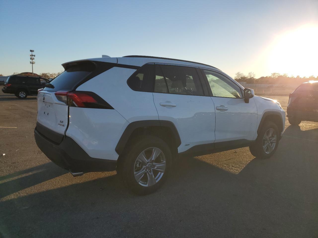 2024 Toyota Rav4 Le - Фото 3