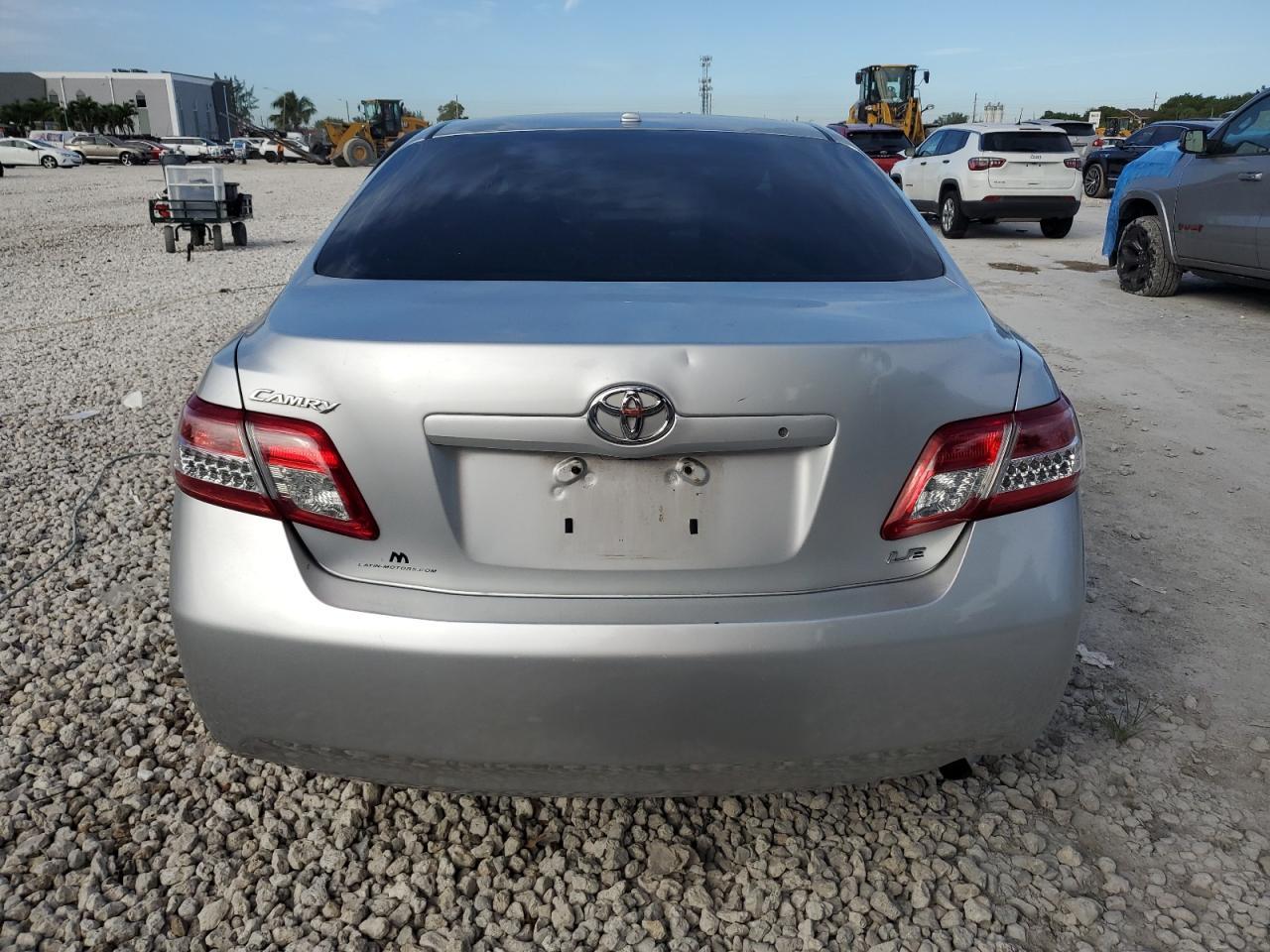2011 Toyota Camry Le - Image 6