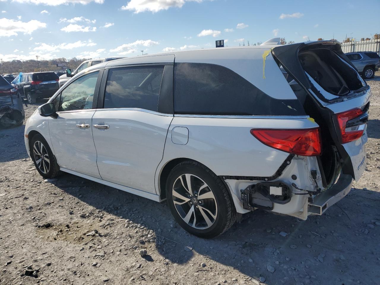 2021 Honda Odyssey Touring - Image 2