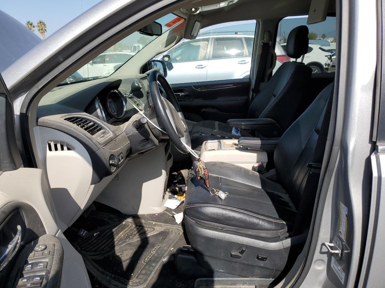 2014 Chrysler Town & Country Touring - Фото 7