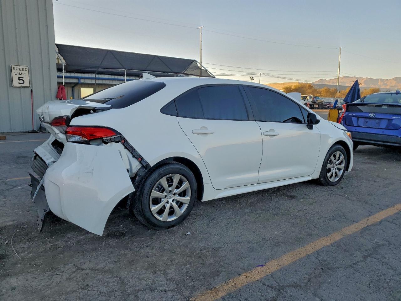 2025 Toyota Corolla Le - Фото 3