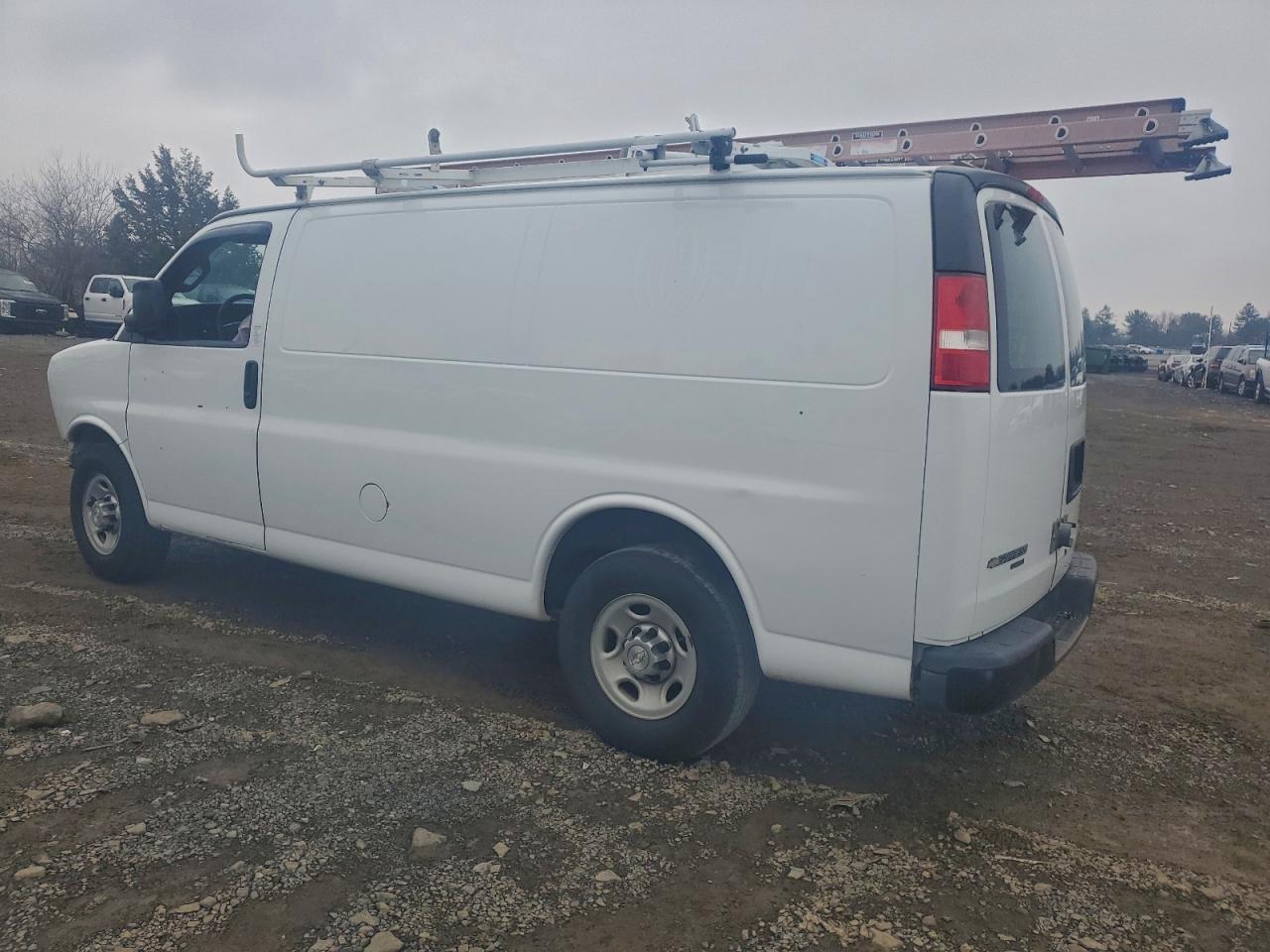 2016 Chevrolet Express G2500 Utility / Service Van - Фото 2