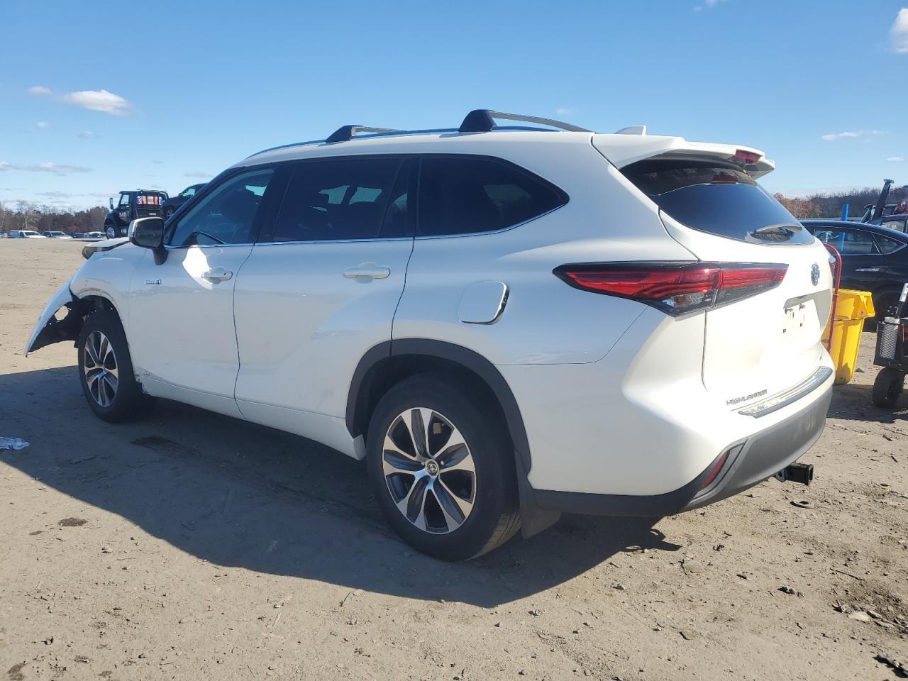 2020 Toyota Highlander Hybrid Xle - Image 2
