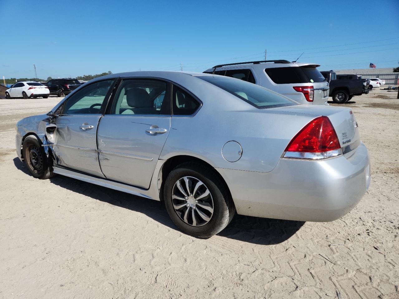 2011 Chevrolet Impala Ls - Фото 2