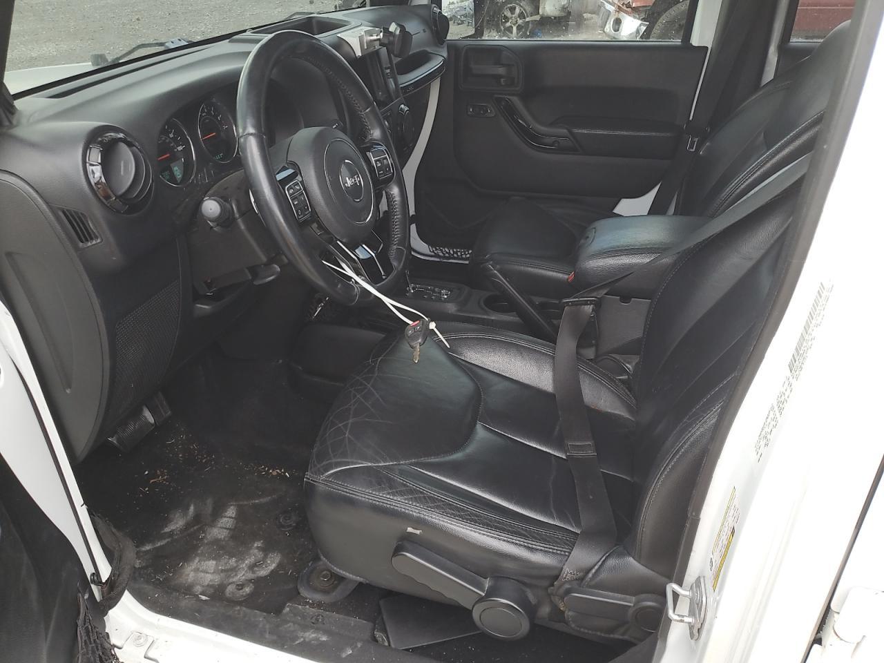 2014 Jeep Wrangler Unlimited Sahara - Image 7