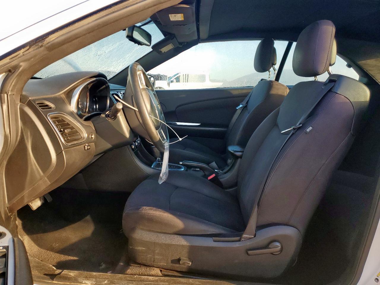 2014 Chrysler 200 Touring - Фото 7