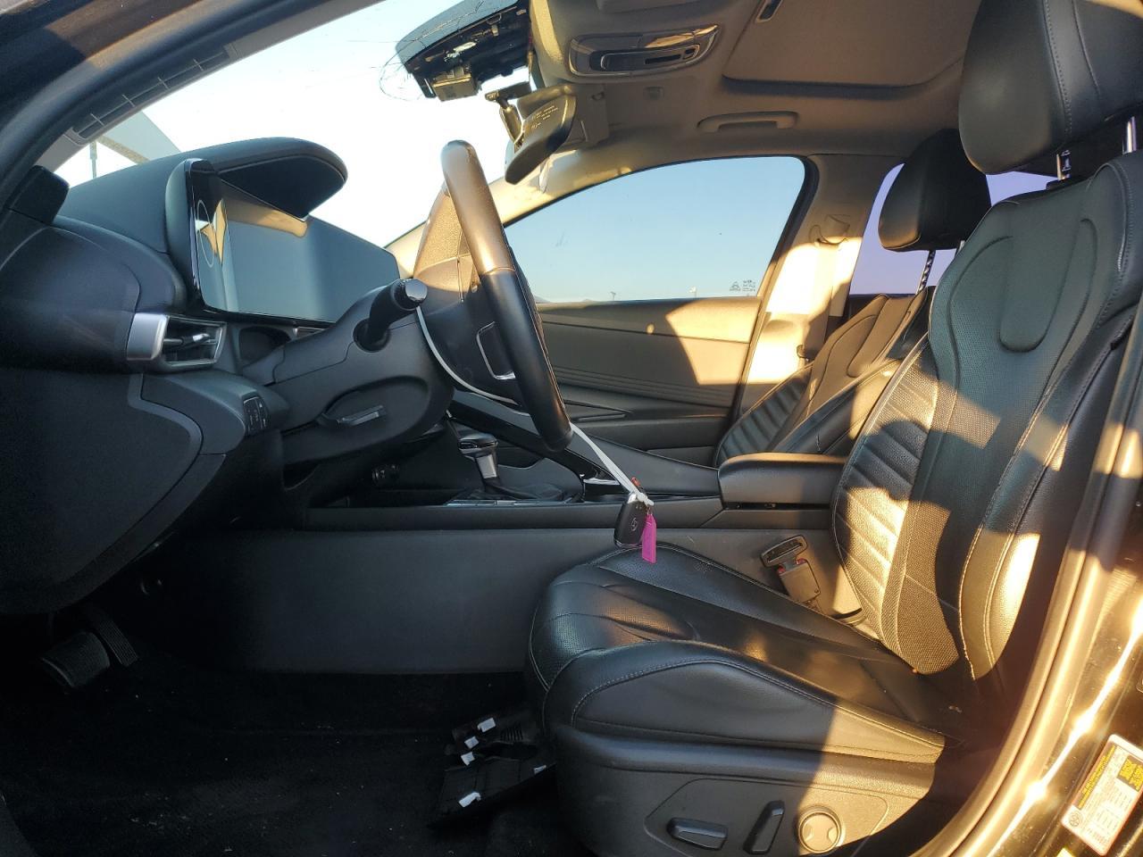 2022 Hyundai Elantra Limited - Image 7