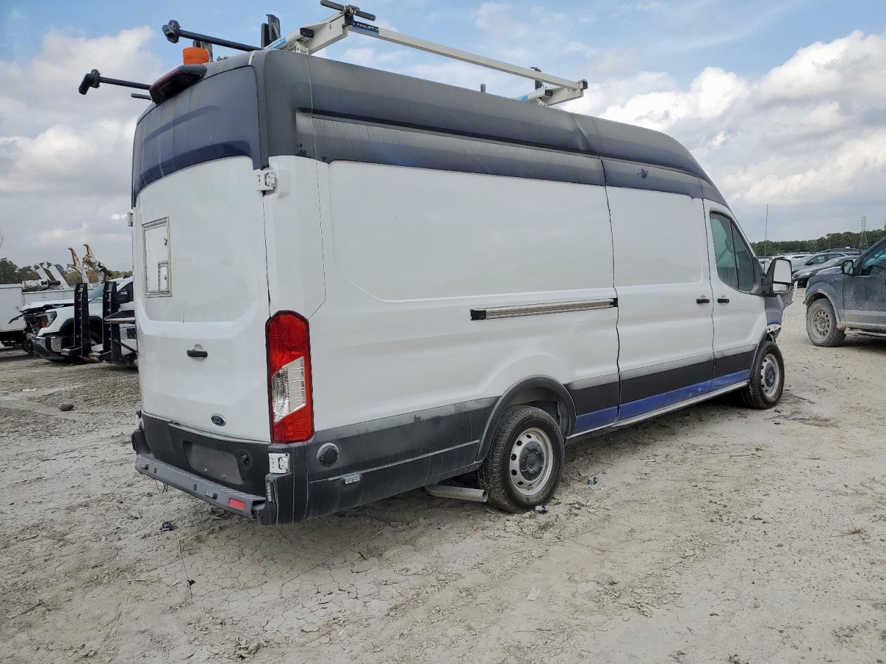 2025 Ford Transit T-250 - Image 3