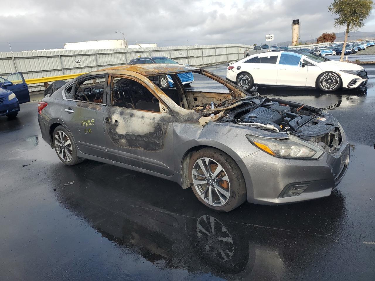 2017 Nissan Altima 2.5 - Image 4