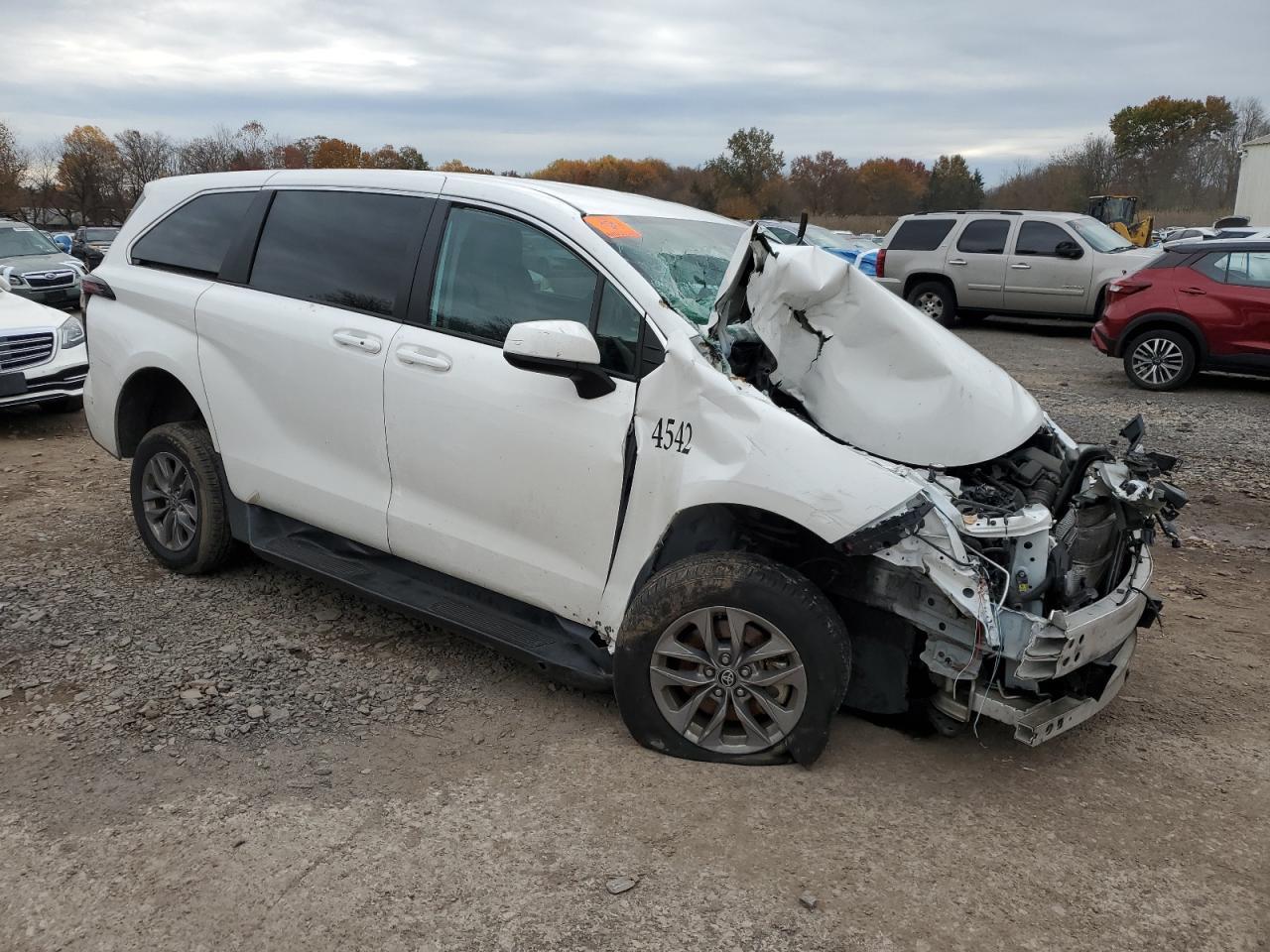 2024 Toyota Sienna Le - Фото 4