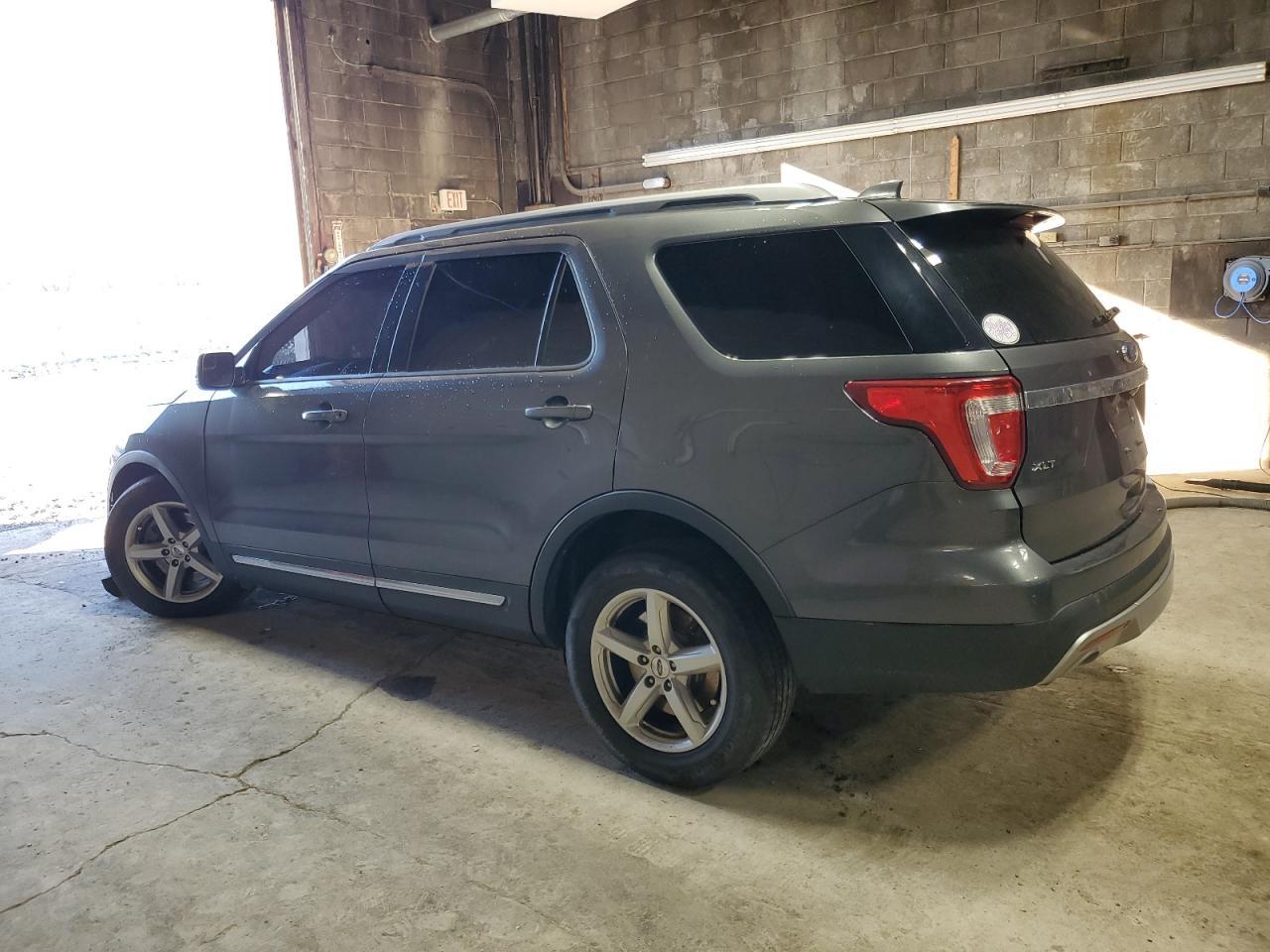 2017 Ford Explorer Xlt - Фото 2