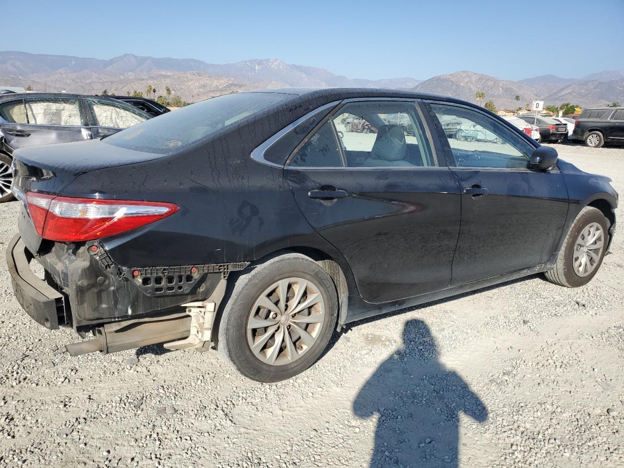 2016 Toyota Camry Le - Фото 3