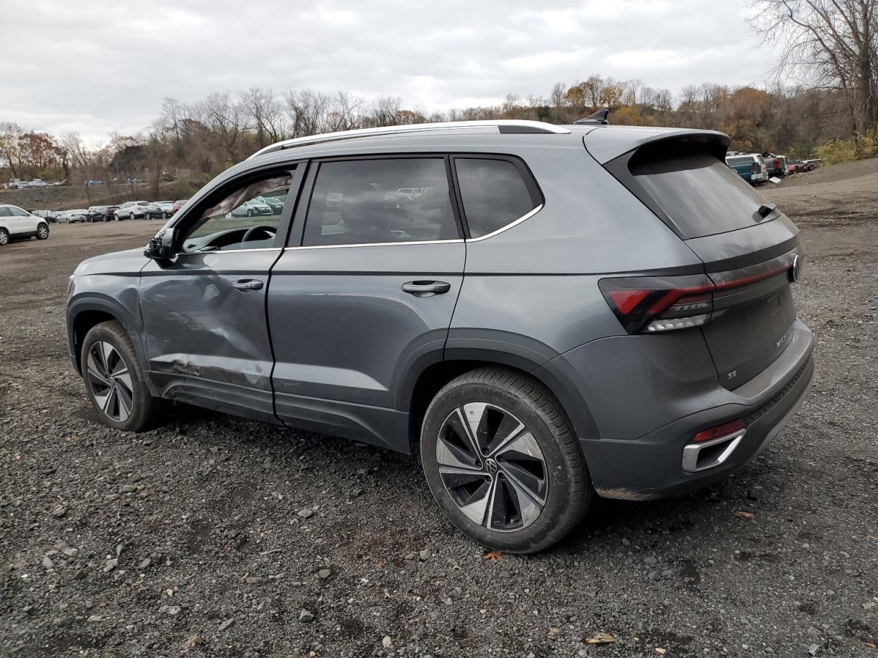 2025 Volkswagen Taos Se - Фото 2