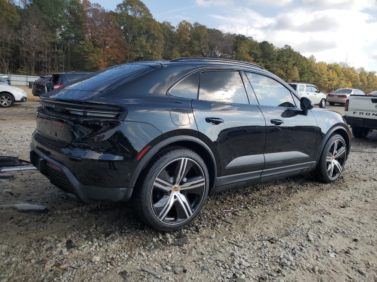 2025 Porsche Macan - Image 3