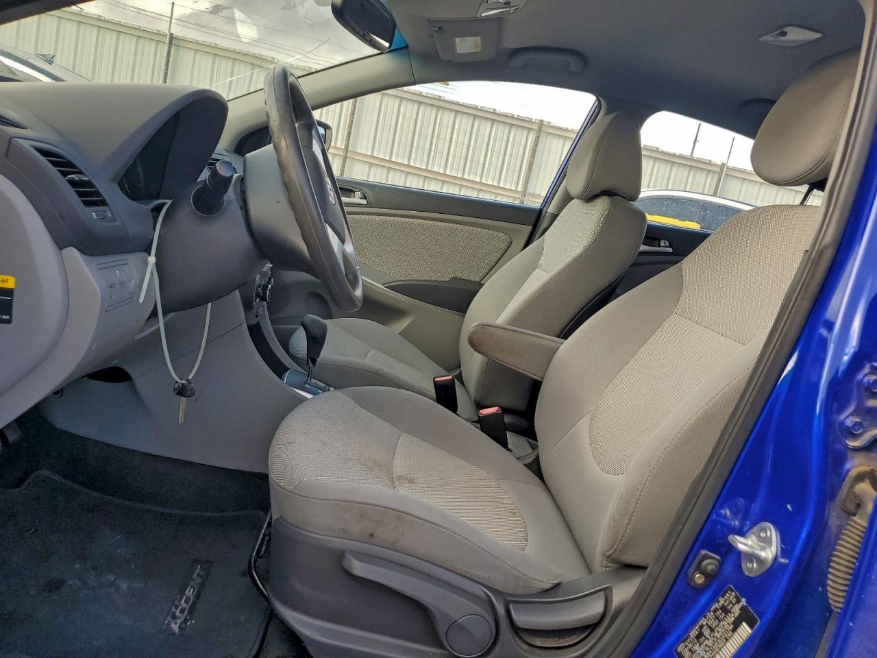 2012 Hyundai Accent - Image 7