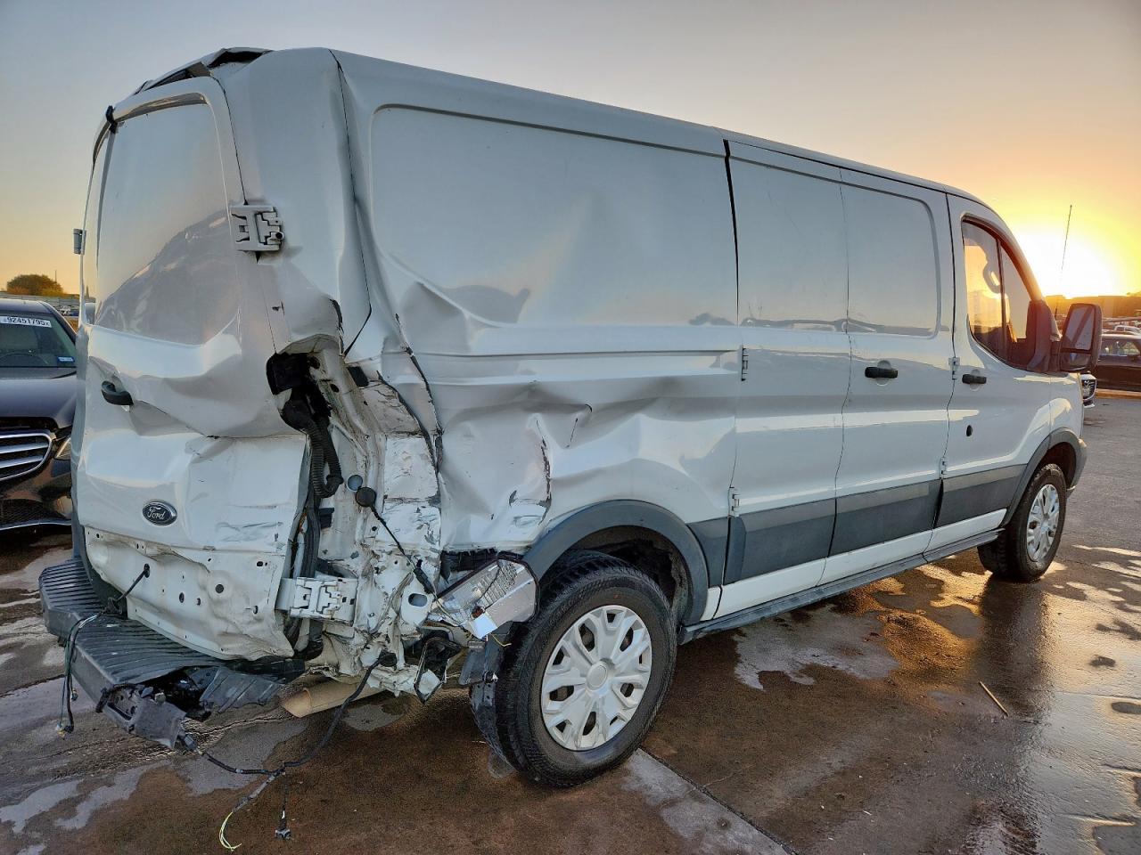 2016 Ford Transit T-150 Delivery Van - Фото 3