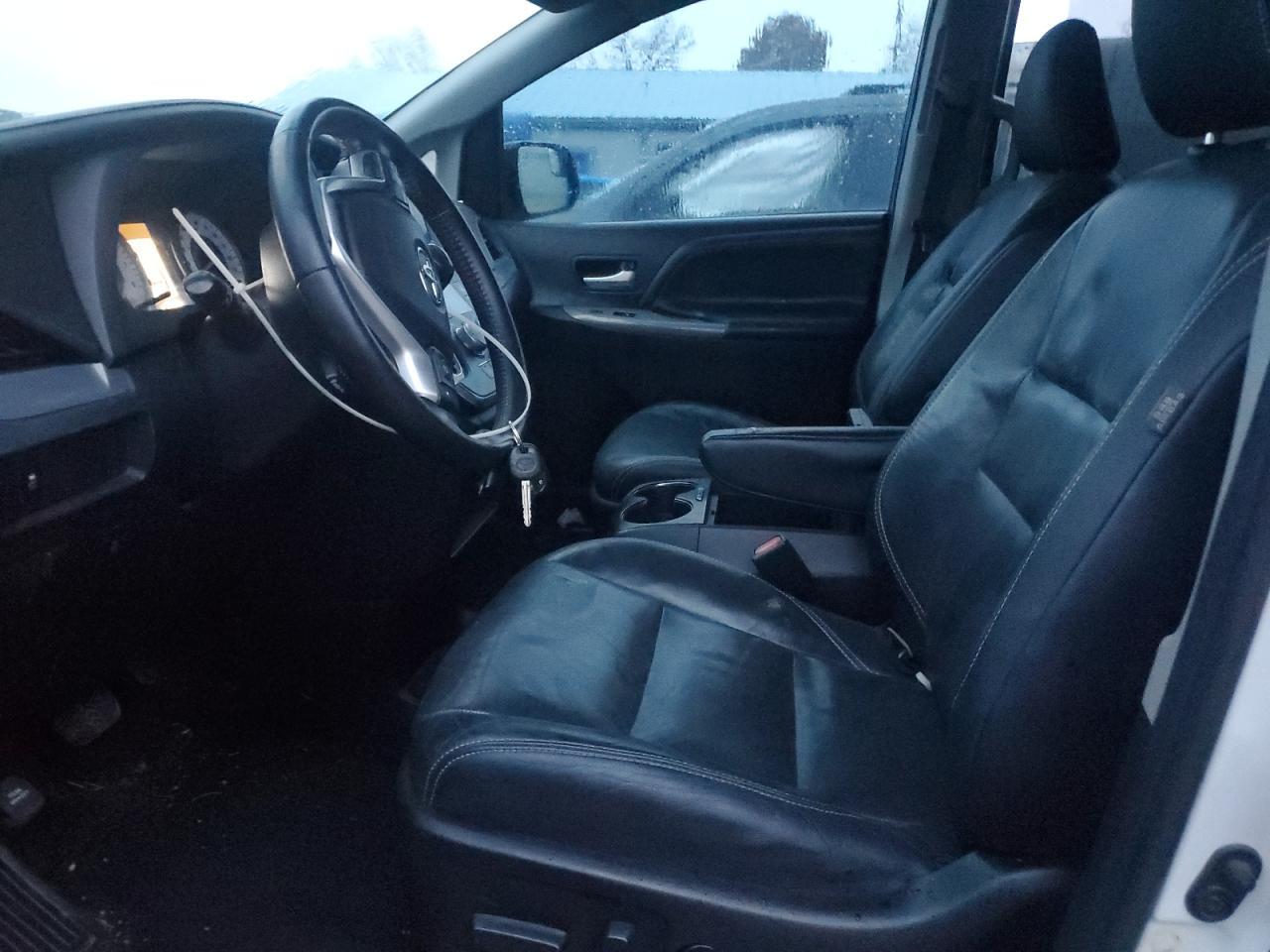 2016 Toyota Sienna Se - Фото 7