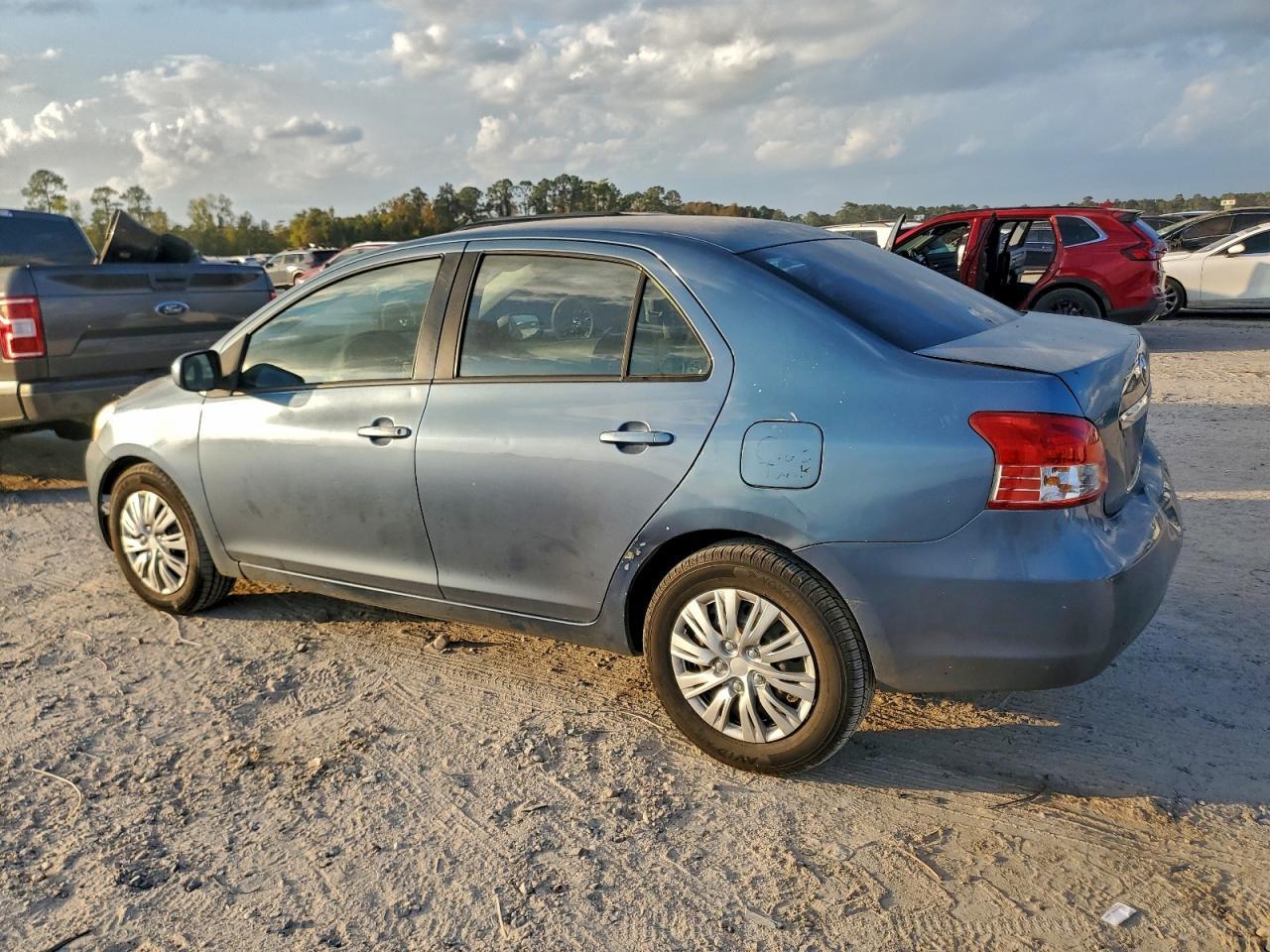 2012 Toyota Yaris - Фото 2