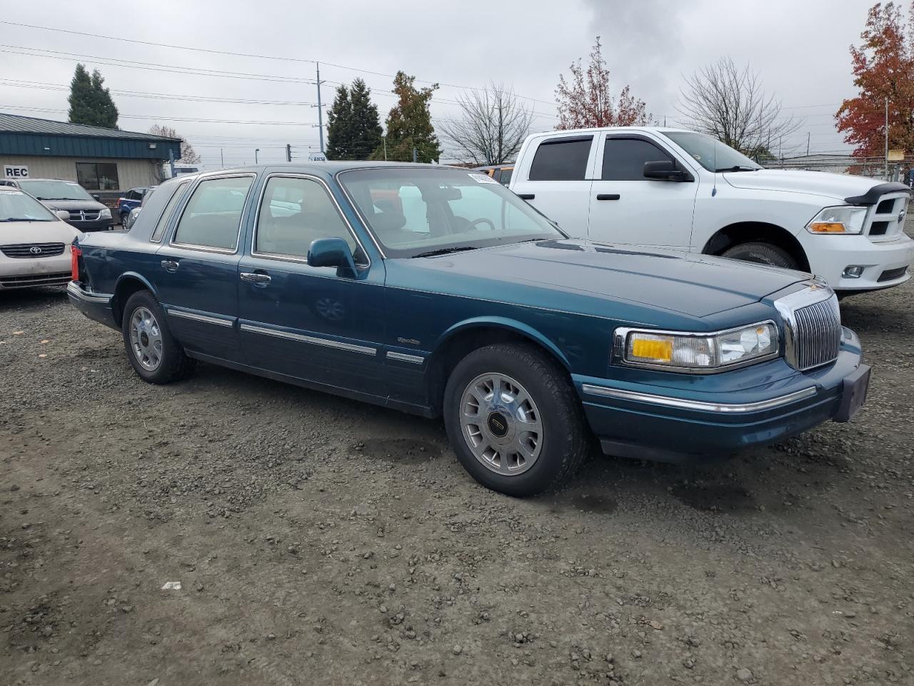 1997 Lincoln Town Car Signature - Фото 4