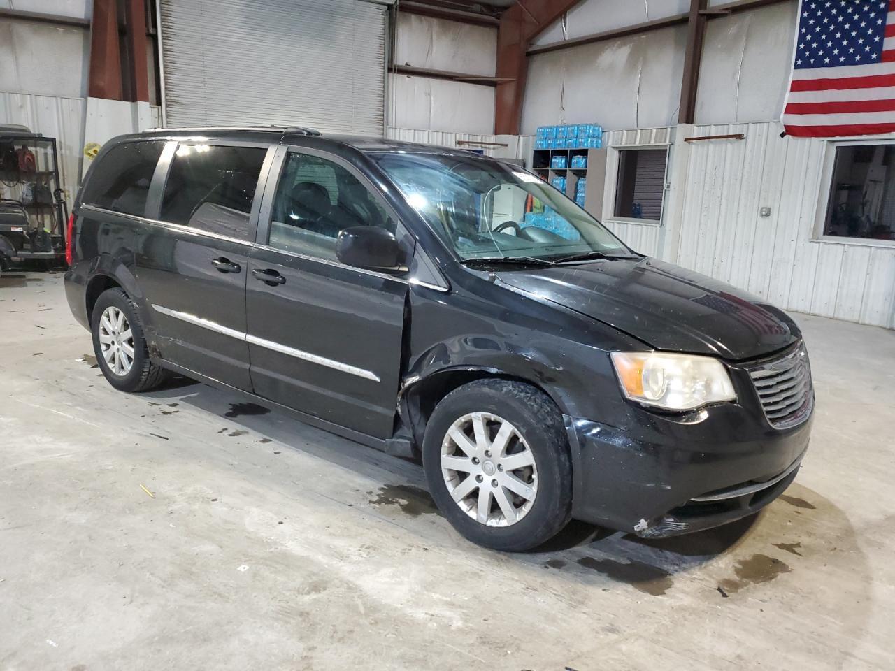 2013 Chrysler Town & Country Touring - Image 4
