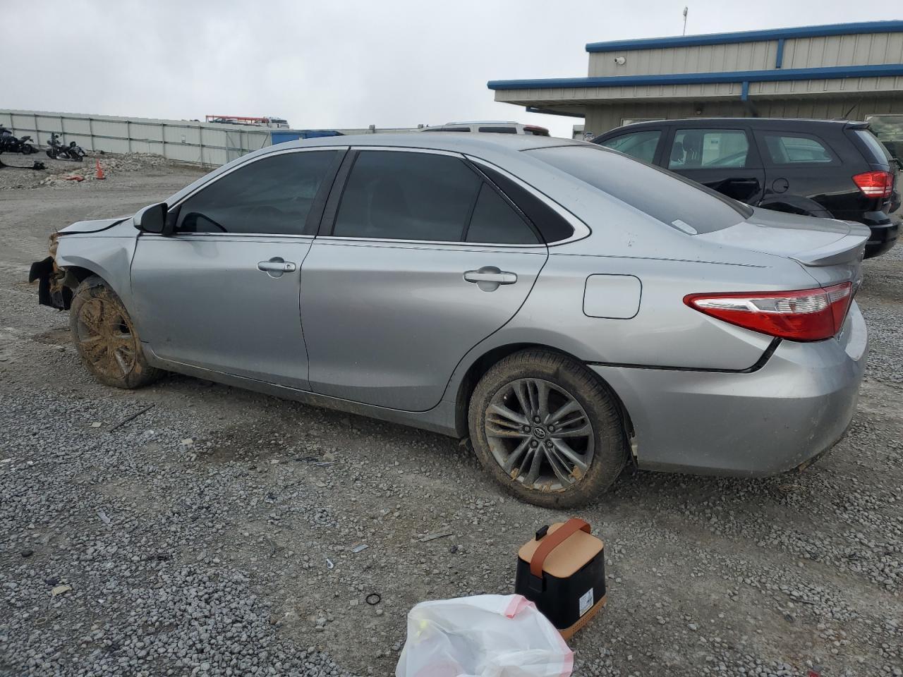 2017 Toyota Camry Le - Фото 2