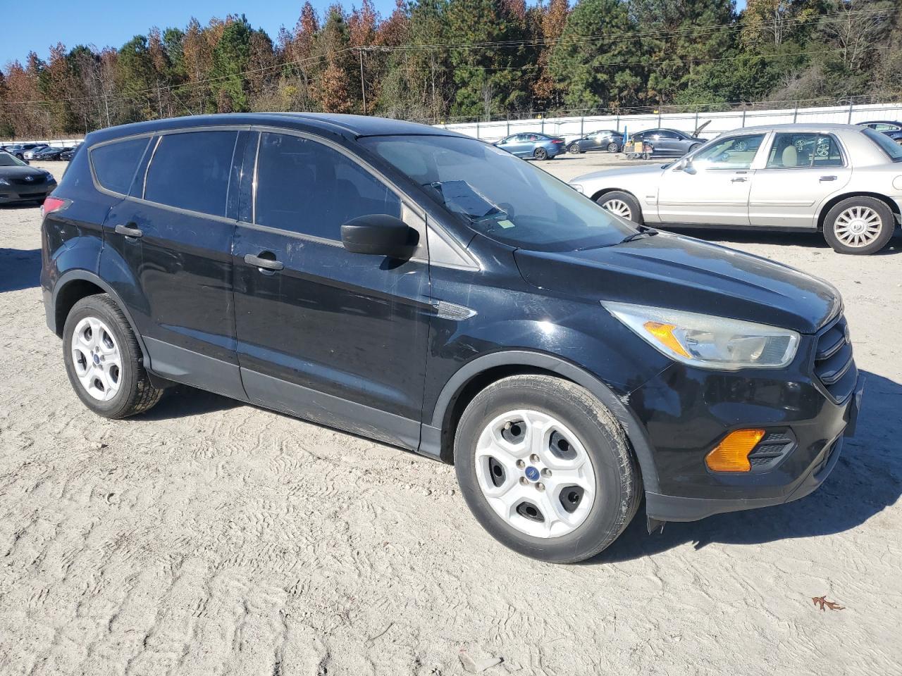 2017 Ford Escape S - Фото 4