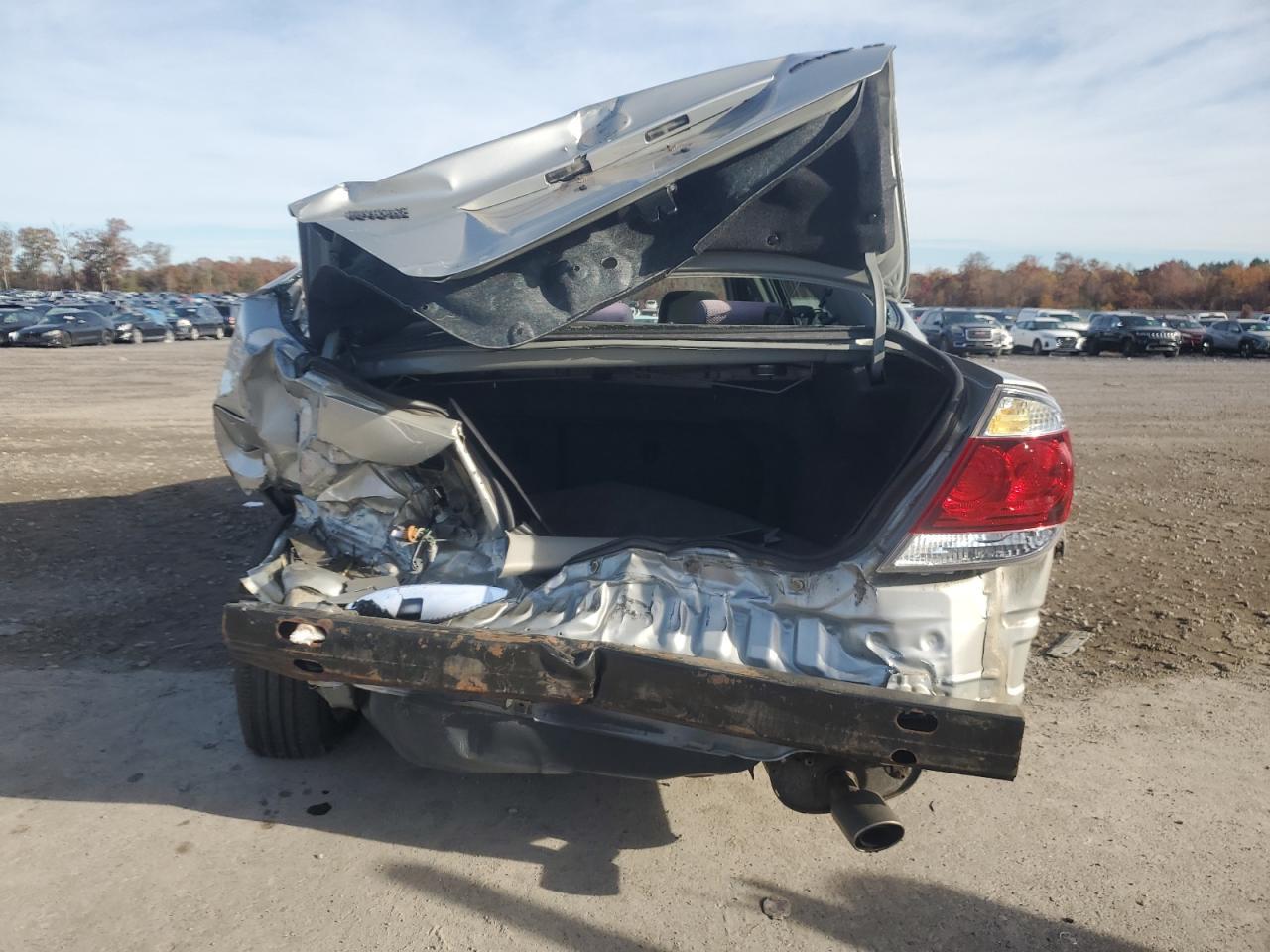 2005 Toyota Camry Le - Image 6