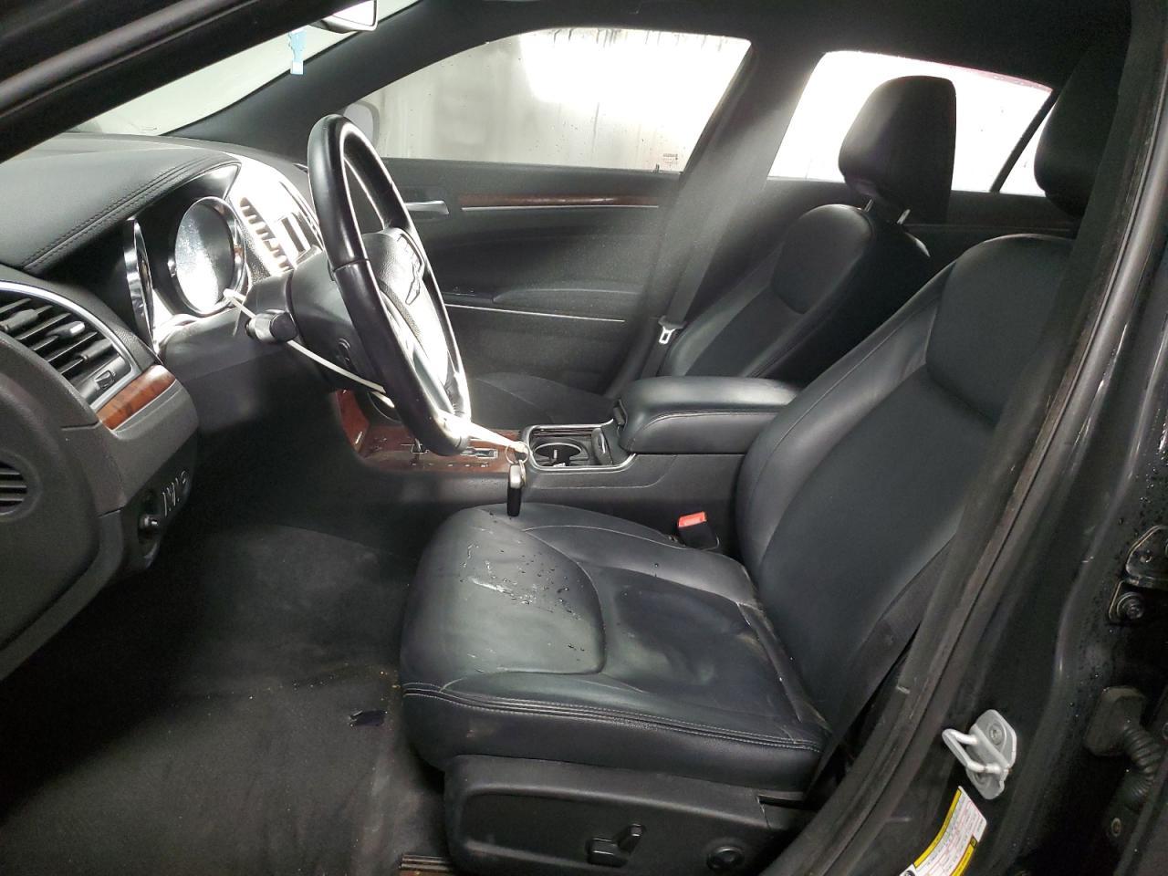 2012 Chrysler 300 - Image 7