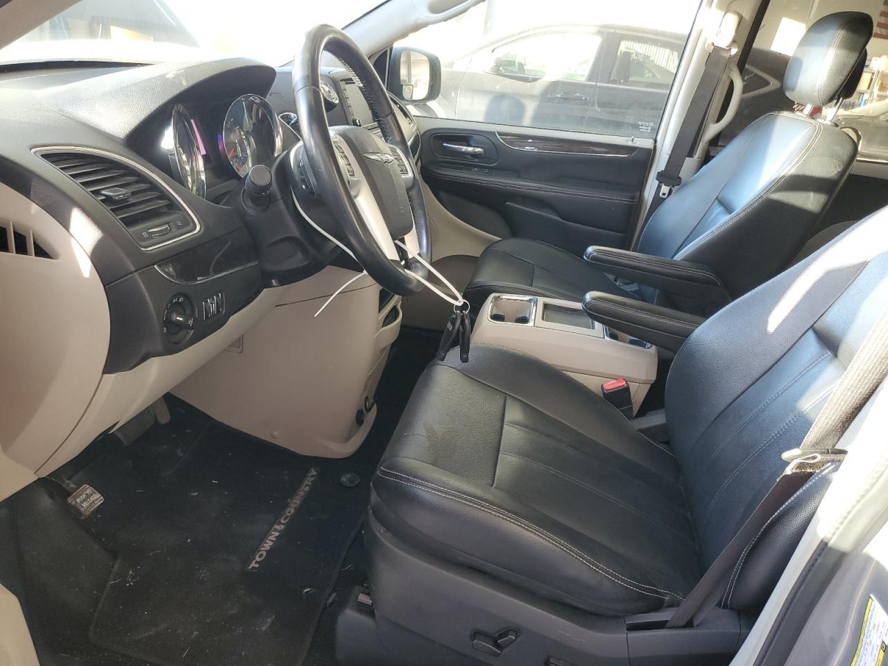 2015 Chrysler Town & Country Touring - Фото 7