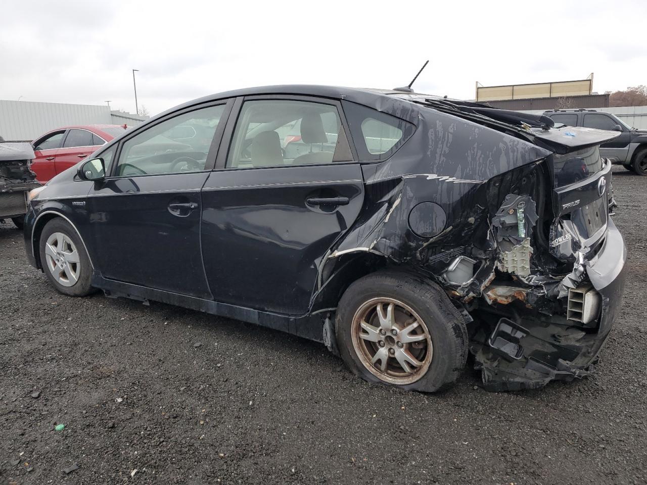 2011 Toyota Prius Two - Фото 2