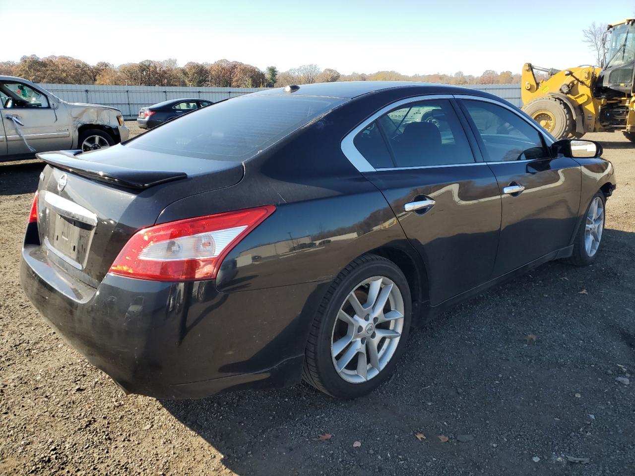 2011 Nissan Maxima S - Image 3