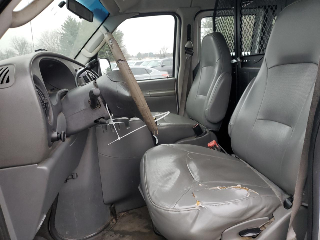 2003 Ford E250 Delivery Van - Фото 7