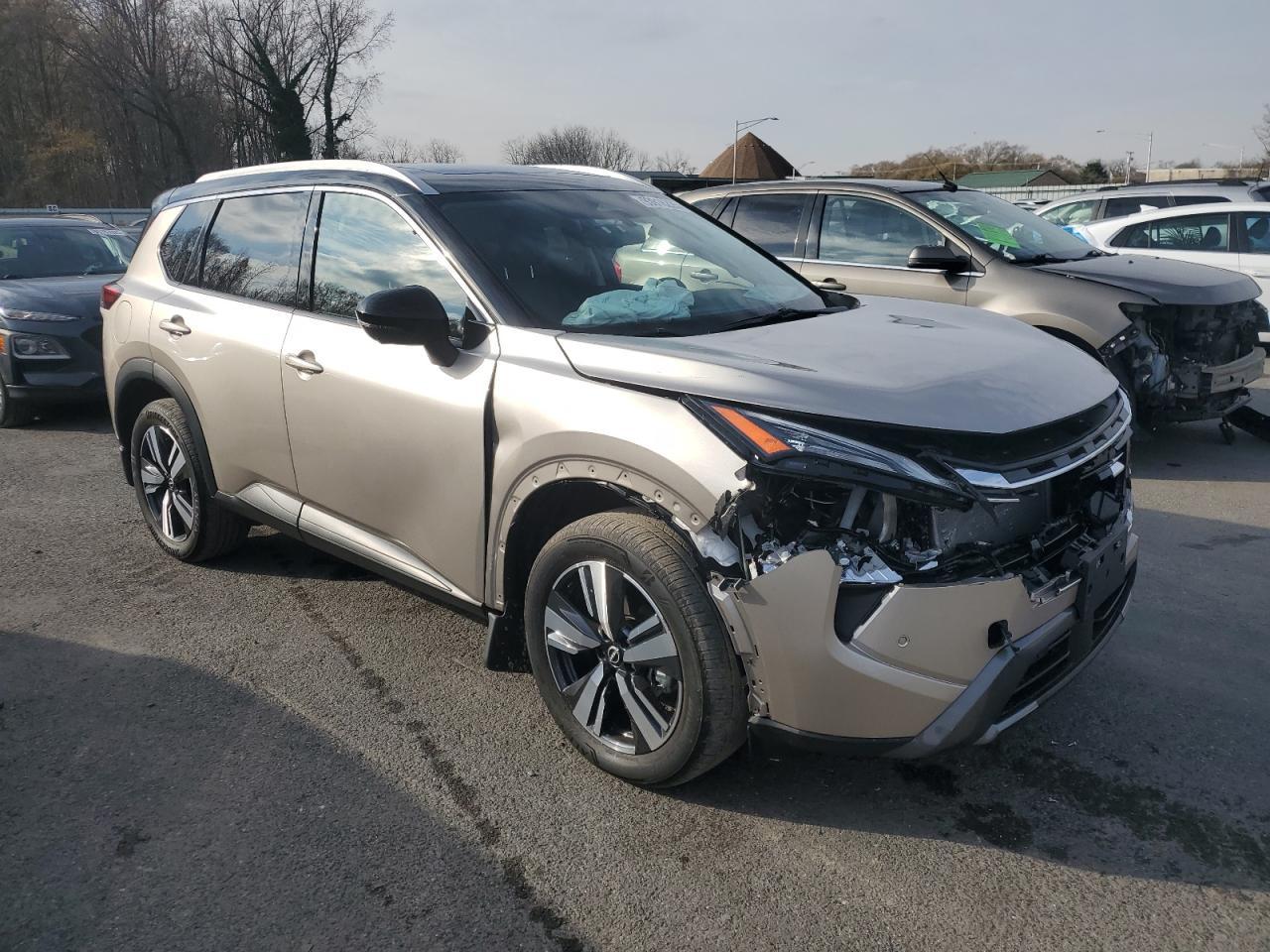 2025 Nissan Rogue Sl - Image 4