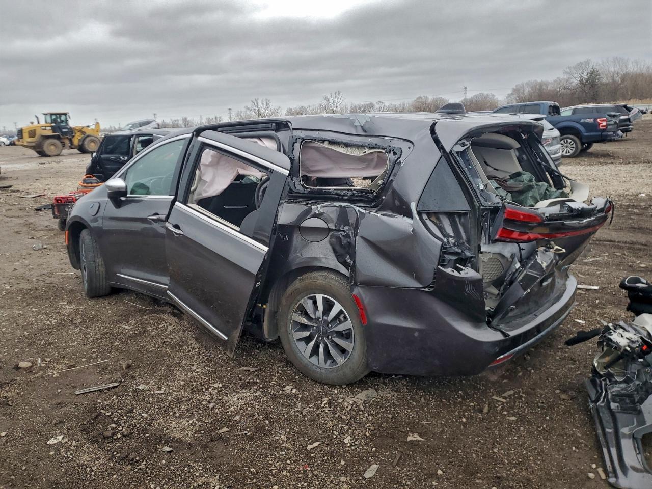 2023 Chrysler Pacifica Hybrid Limited - Image 2