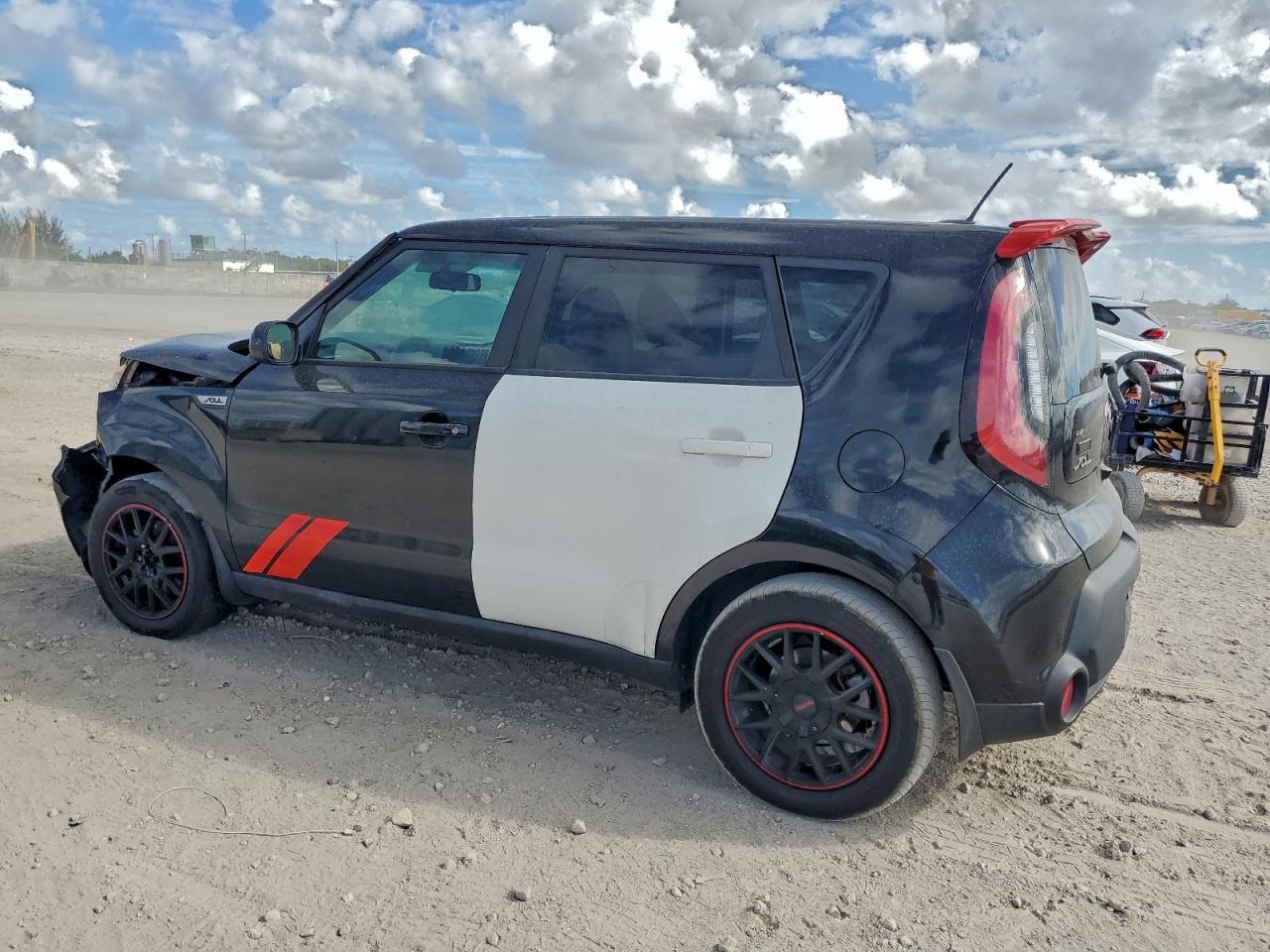 2016 Kia Soul - Image 2