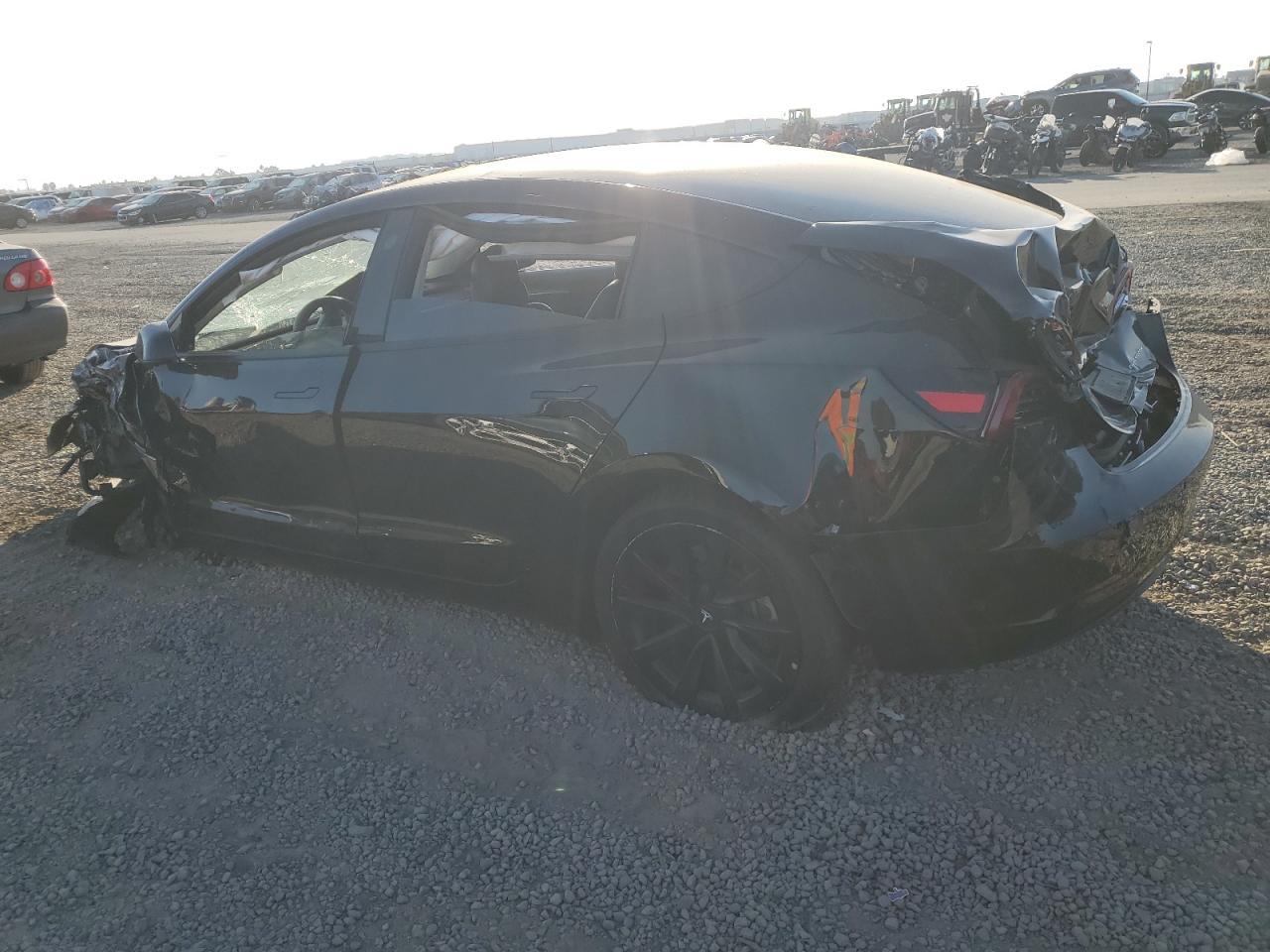 2022 Tesla Model 3 - Фото 2
