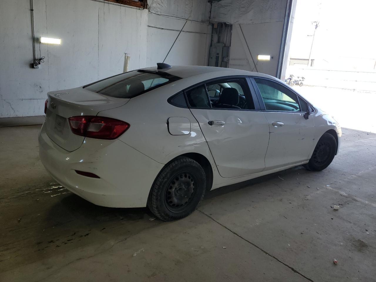 2018 Chevrolet Cruze Ls - Image 3