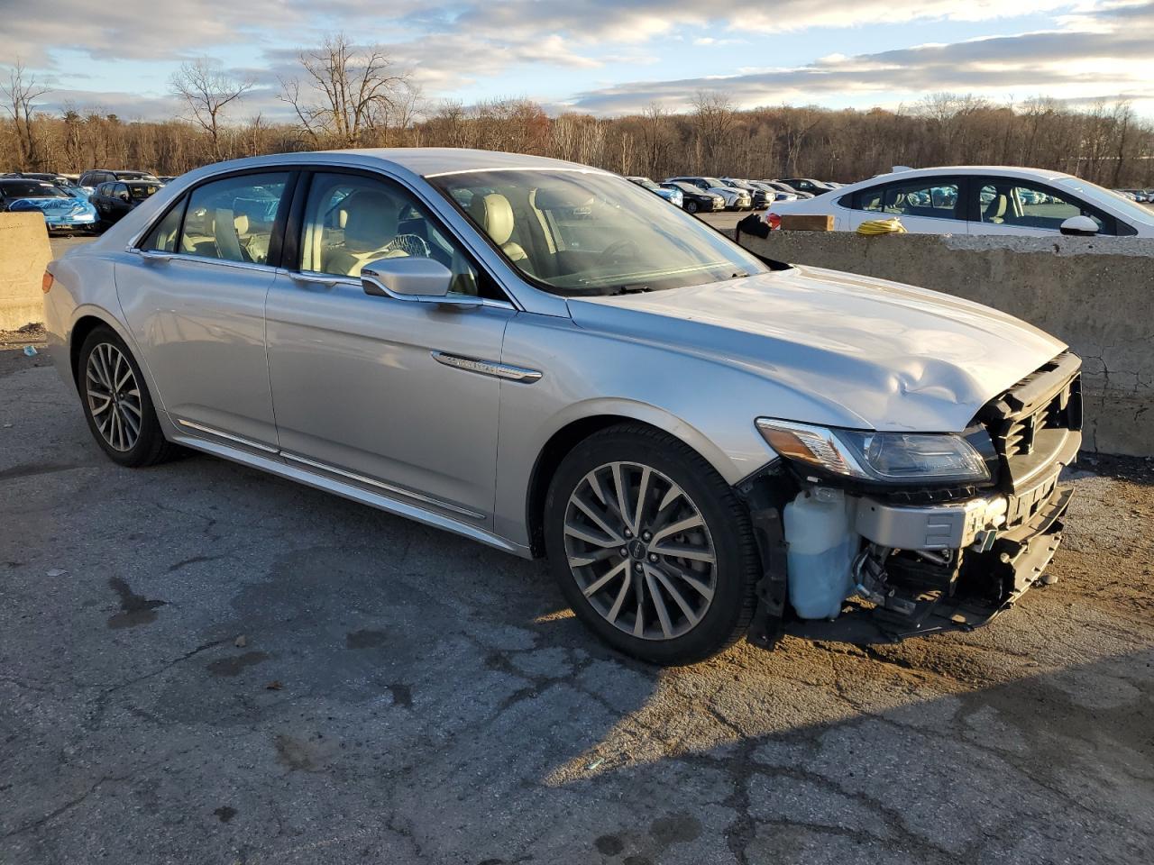 2017 Lincoln Continental Select - Фото 4
