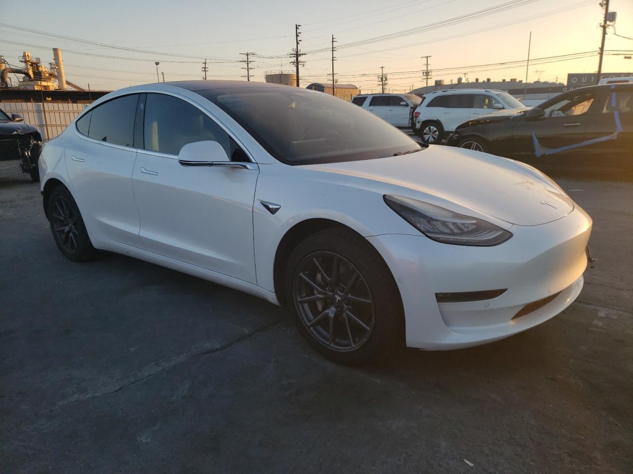 2018 Tesla Model 3 - Фото 4