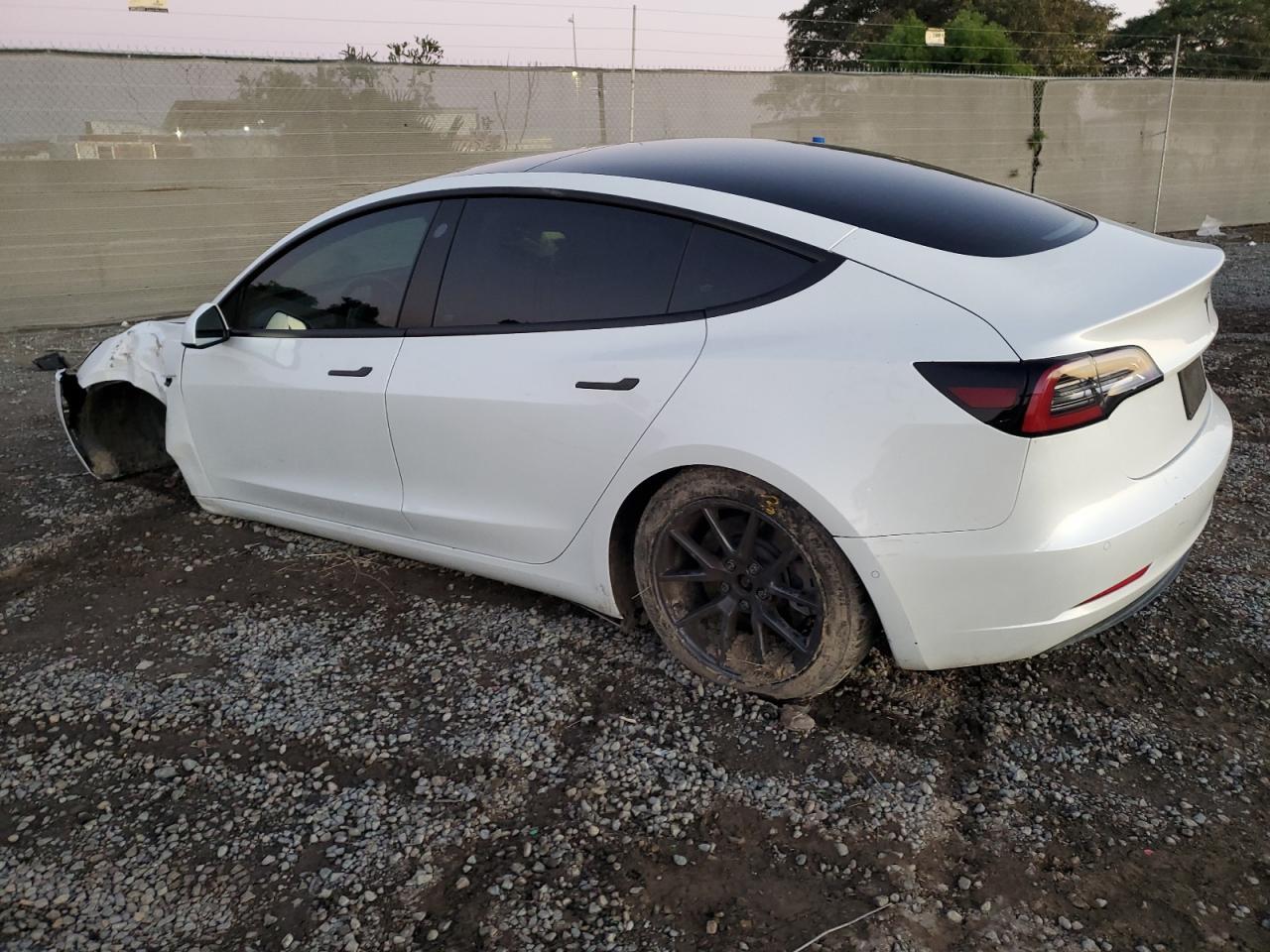 2022 Tesla Model 3 - Фото 2