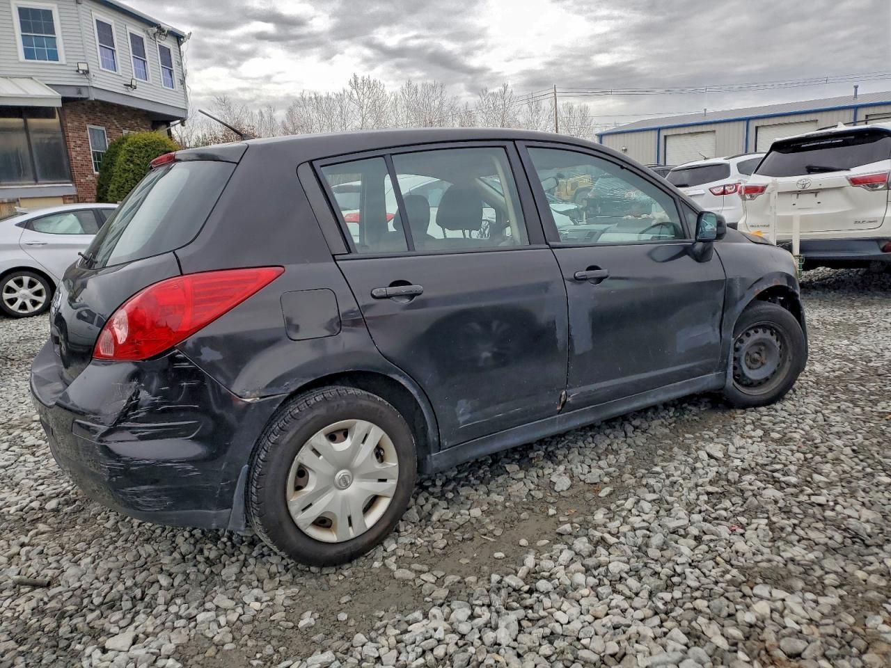 2011 Niss Versa - Фото 3