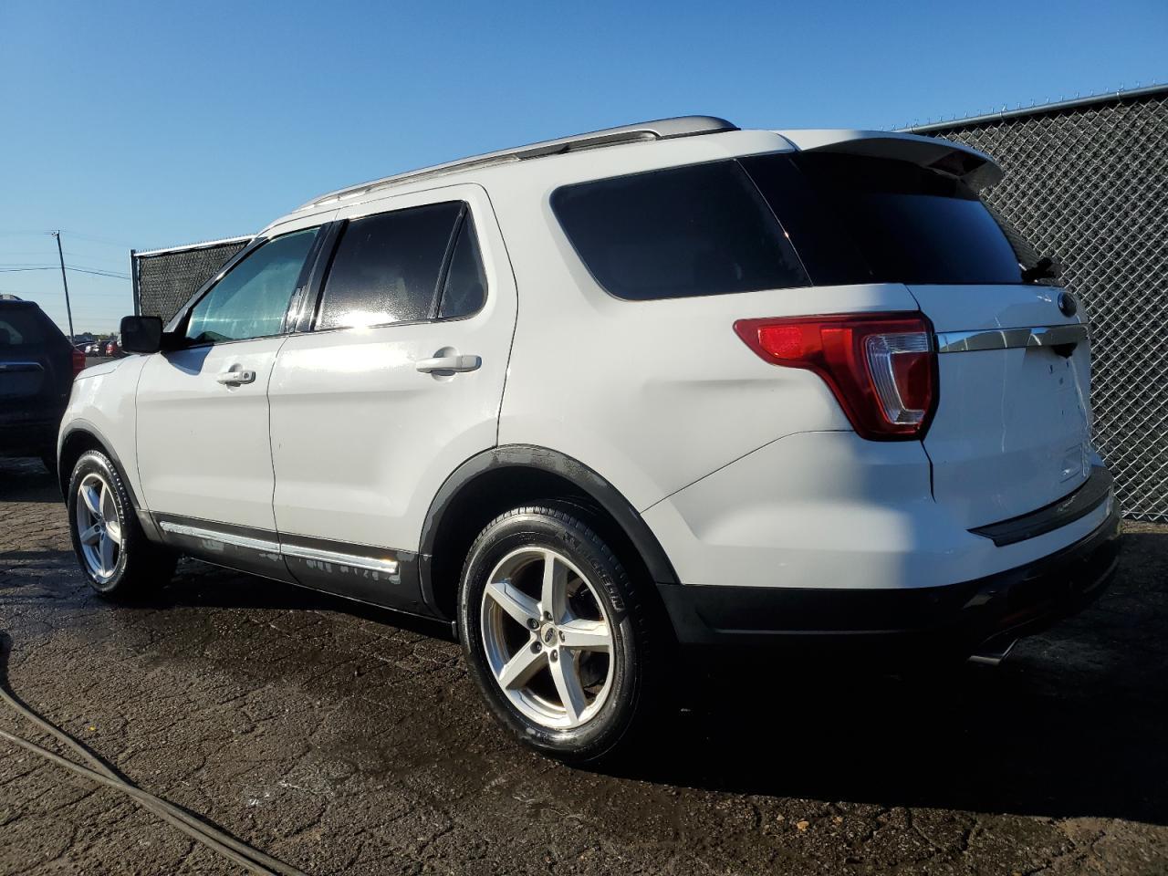 2018 Ford Explorer Xlt - Фото 2