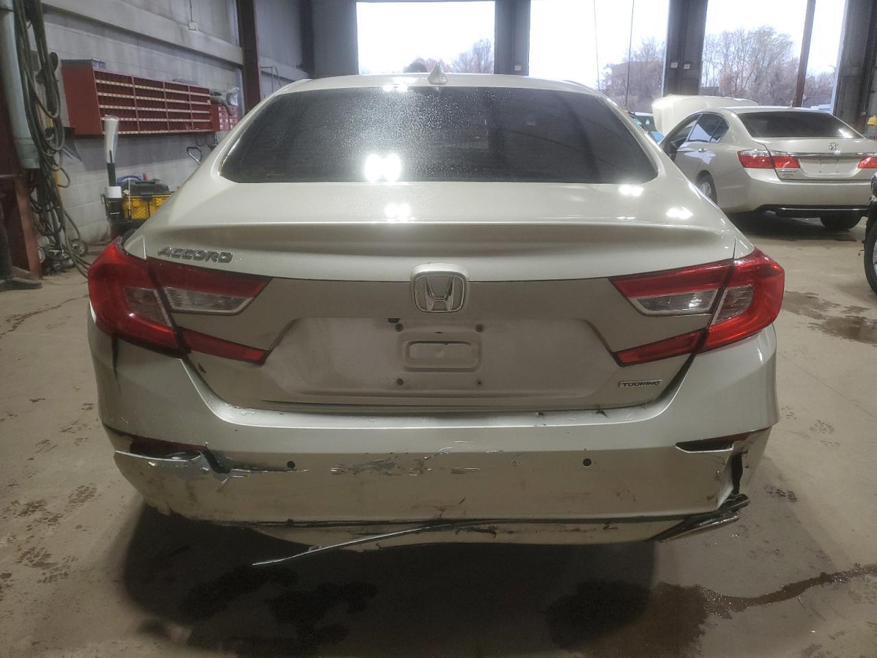 2018 Honda Accord Touring - Image 6