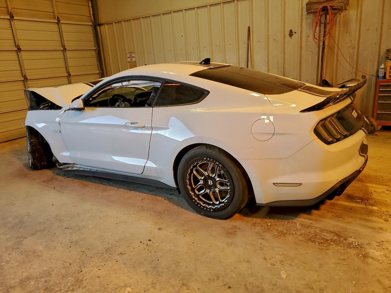2021 Ford Mustang Gt - Фото 2