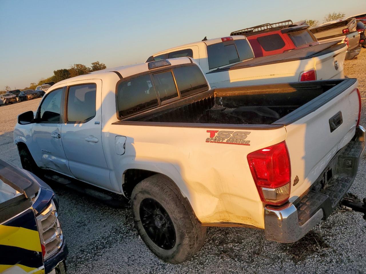 2016 Toyota Tacoma Double Cab - Фото 2