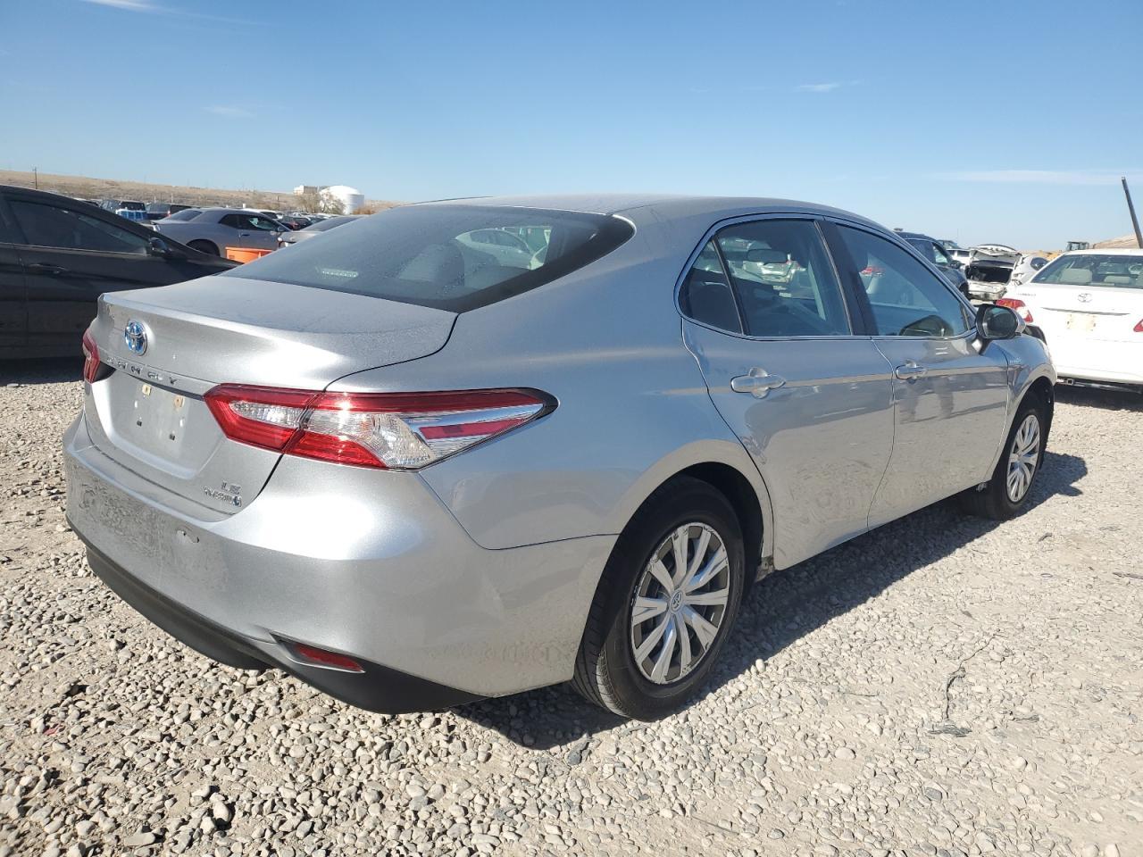 2018 Toyota Camry Le - Фото 3