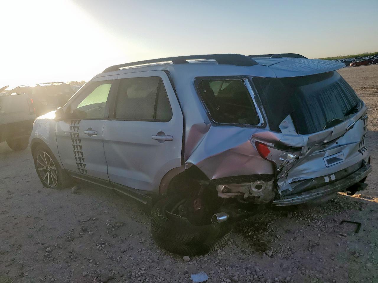 2015 Ford Explorer Xlt - Image 2