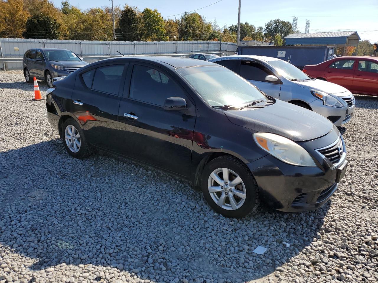 2014 Nissan Versa S - Фото 4