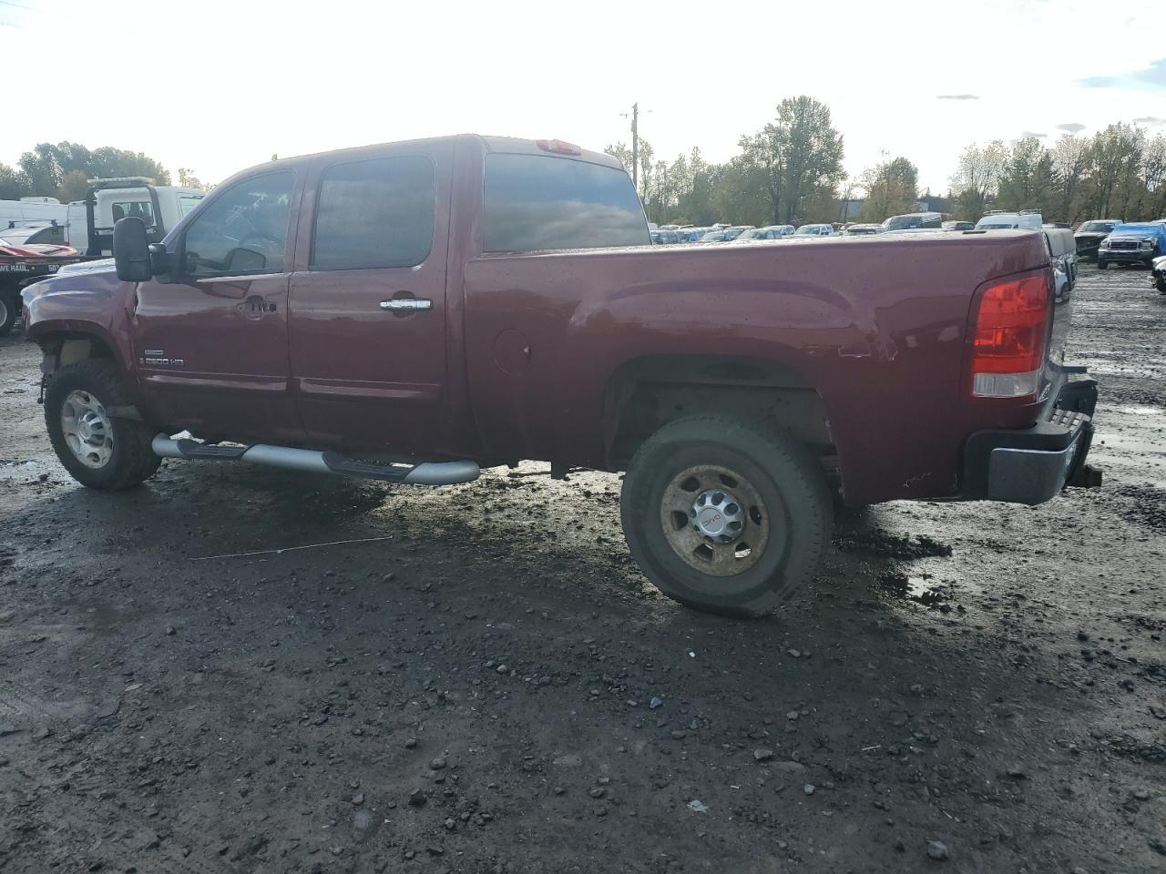 2009 GMC Sierra K2500 Heavy Duty - Image 2